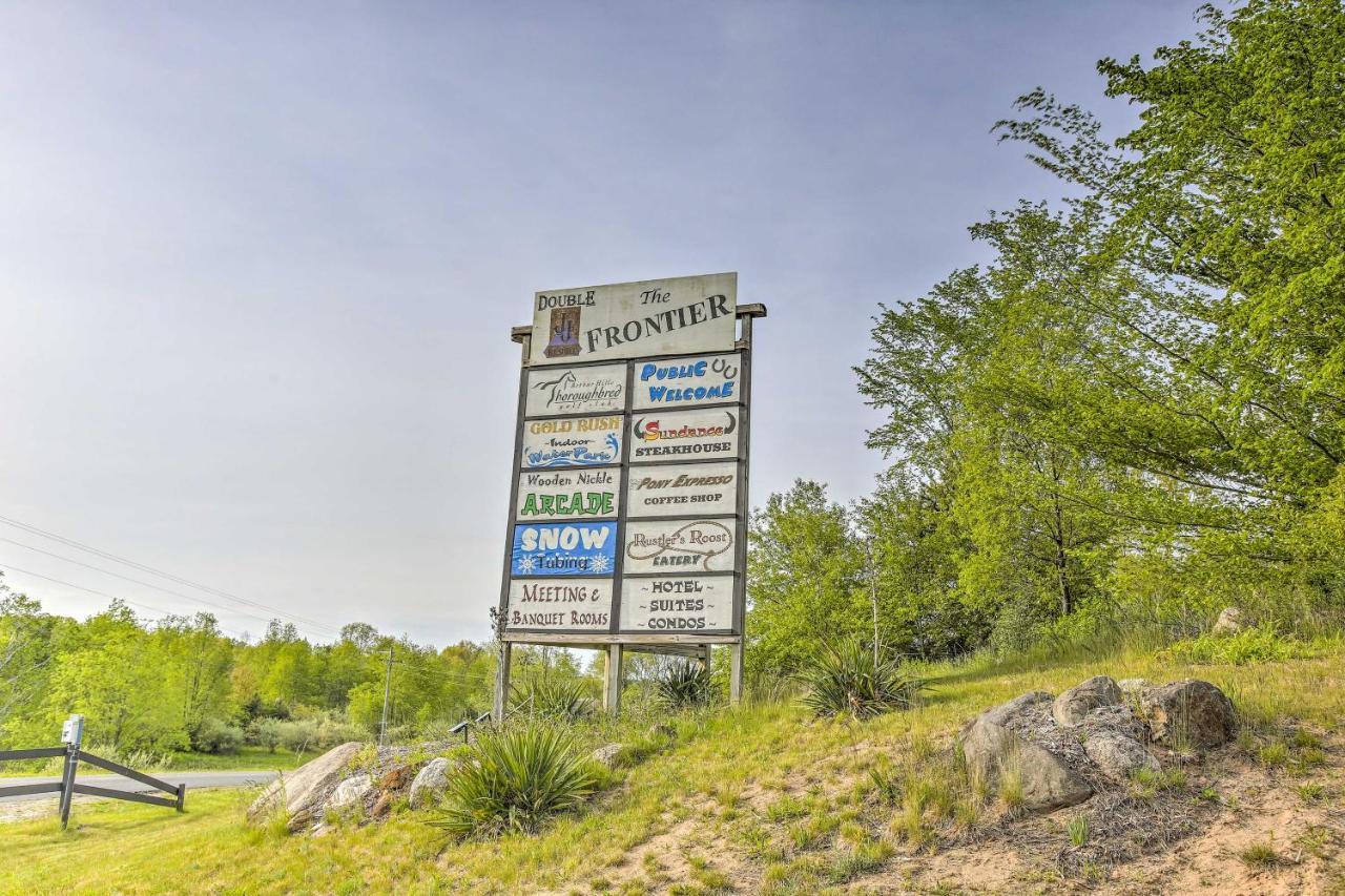 Resort Cabin With Fire Pit Golf, Hike And Play! Rothbury エクステリア 写真